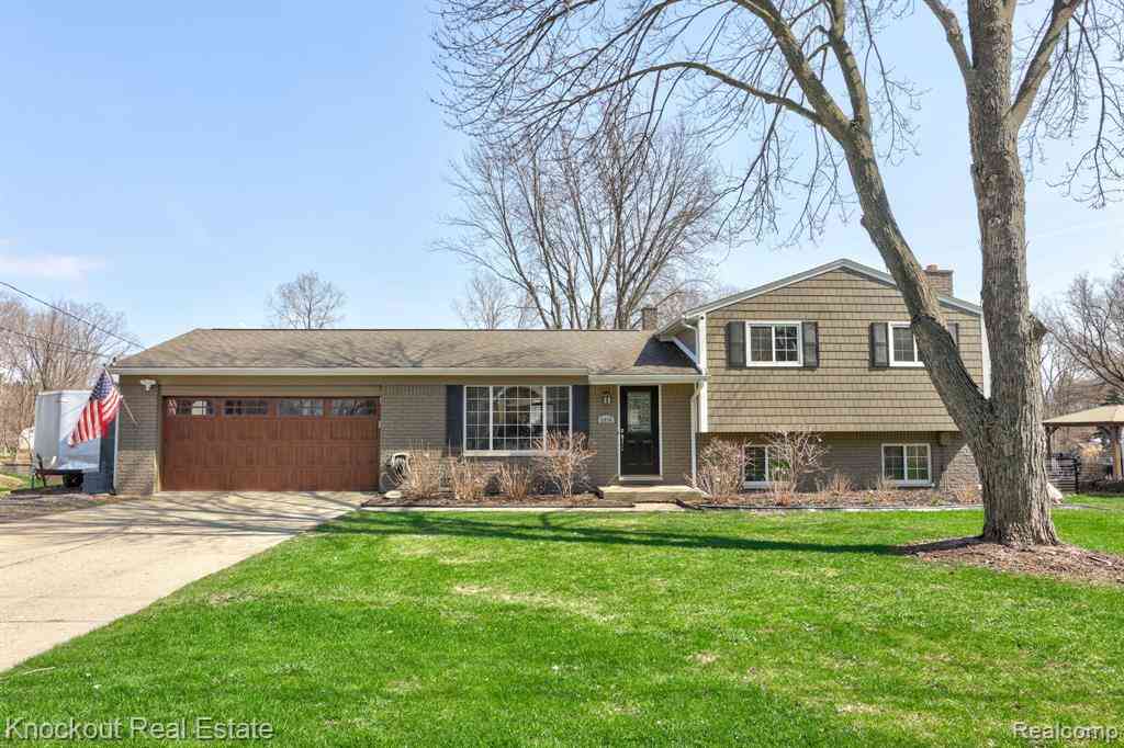 Homes For Sale - 5936 Wellington Drive <br/> Clarkston, MI 48346