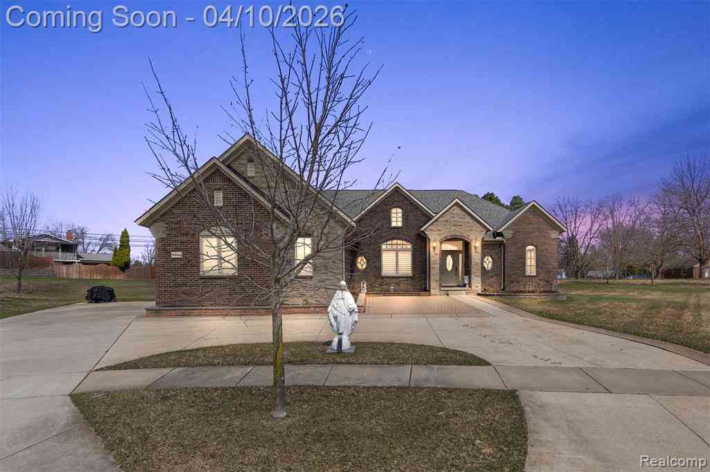 Homes For Sale - 4411 Forster Lane <br/> Shelby Twp, MI 48316