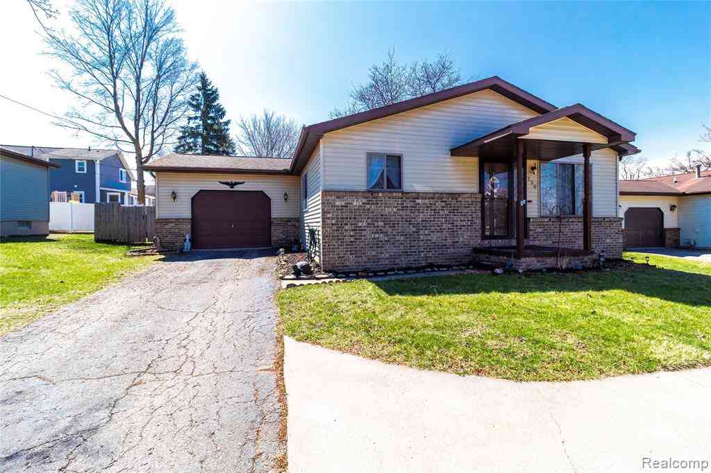 Homes For Sale - 230 E Oregon Street <br/> Lapeer, MI 48446