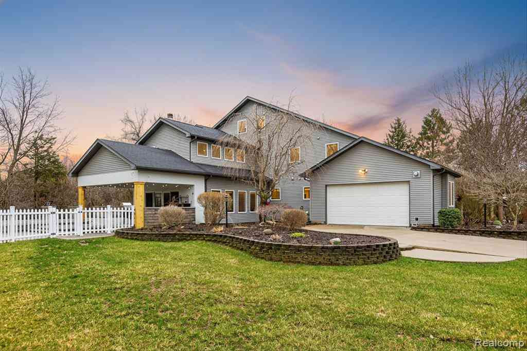 Homes For Sale - 552 N Mckinley Road <br/> Flushing, MI 48433