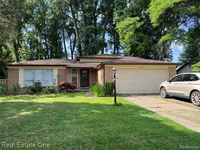 Homes For Sale - 28835 Murray Crescent Drive <br/> Oakland County, Southfield, MI 48076