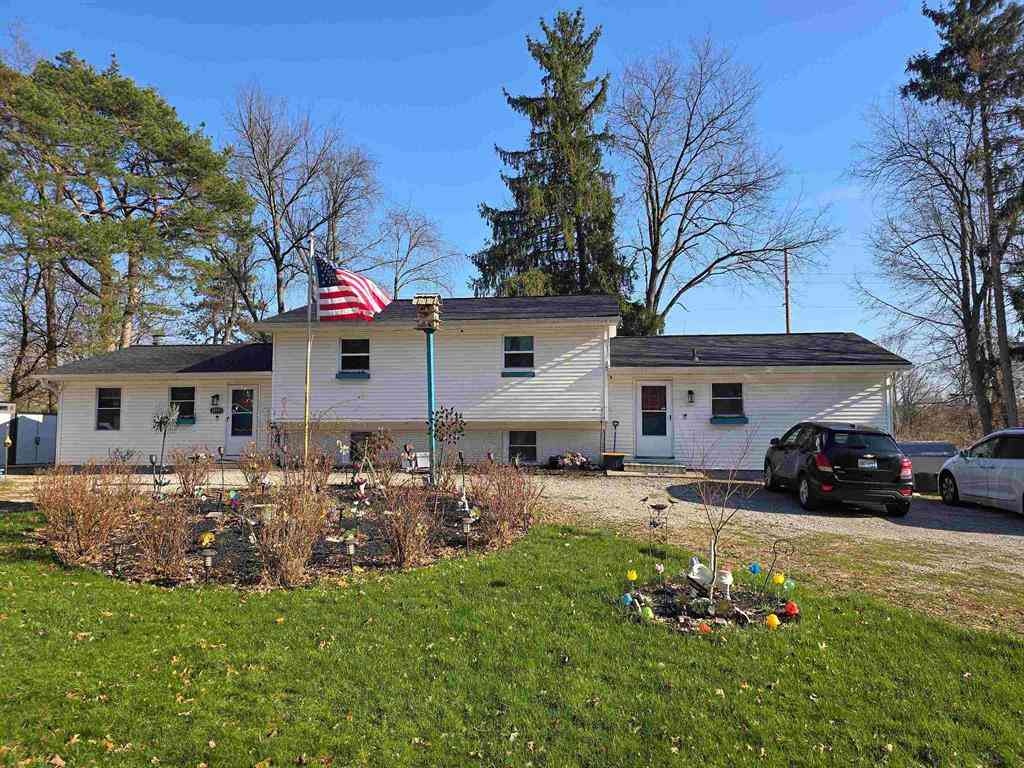 Homes For Sale - 12573 Spruce Lane <br/> Shiawassee County, Perry, MI 48872