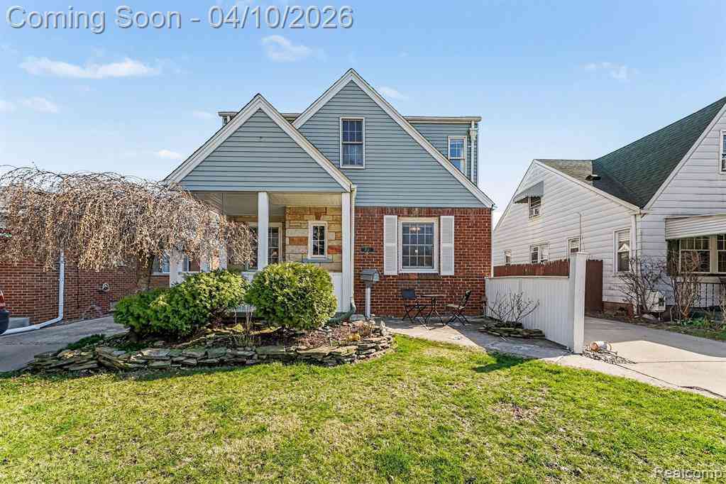 Homes For Sale - 713 Riverbank Street <br/> Lincoln Park, MI 48146