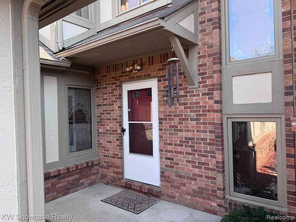 Condo For Sale - 42289 Saratoga Circle <br/> Canton, MI 48187