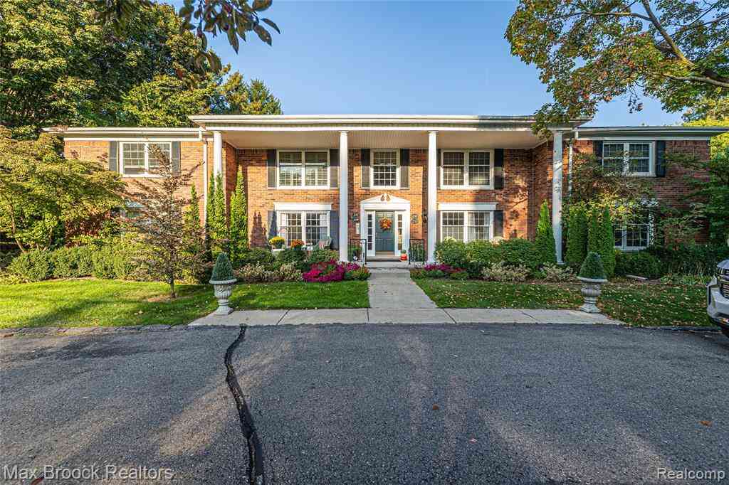 Condo For Sale - 229 Barden Road <br/> Bloomfield Hills, MI 48304