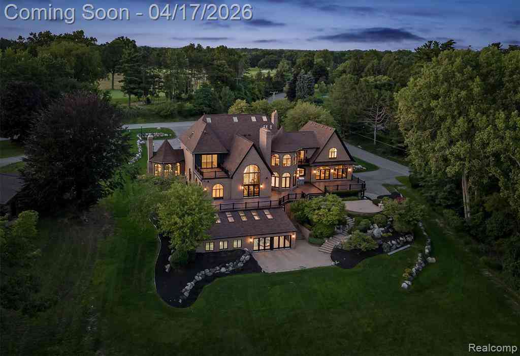 Homes For Sale - 5305 Elmgate Bay Drive <br/> Orchard Lake, MI 48324