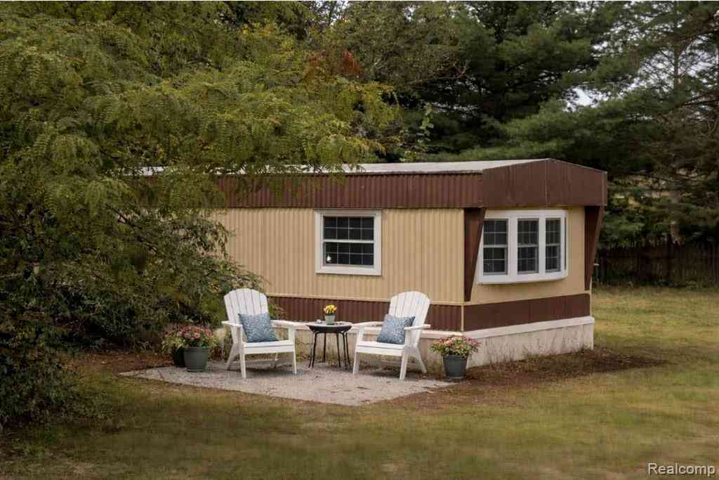 Homes For Sale - 1674 Sunburst Street <br/> Grawn, MI 49637