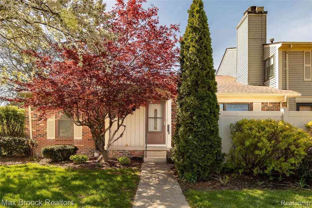 Condo For Sale - 38681 Golfview W Drive  #40<br/> Clinton Township, MI 48038
