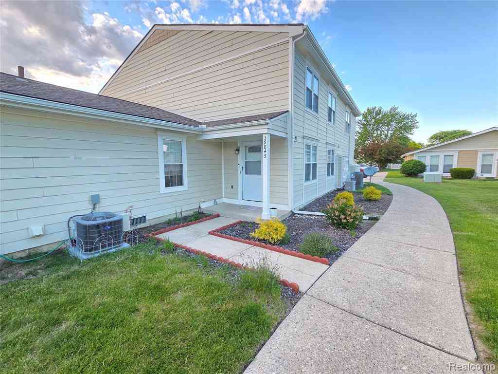 Condo For Sale - 39845 Village Wood Lane  #379<br/> Novi, MI 48375