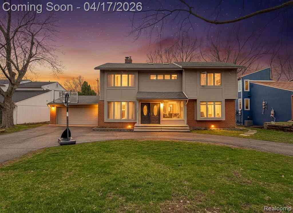 Homes For Sale - 2110 Langham Drive <br/> West Bloomfield, MI 48323