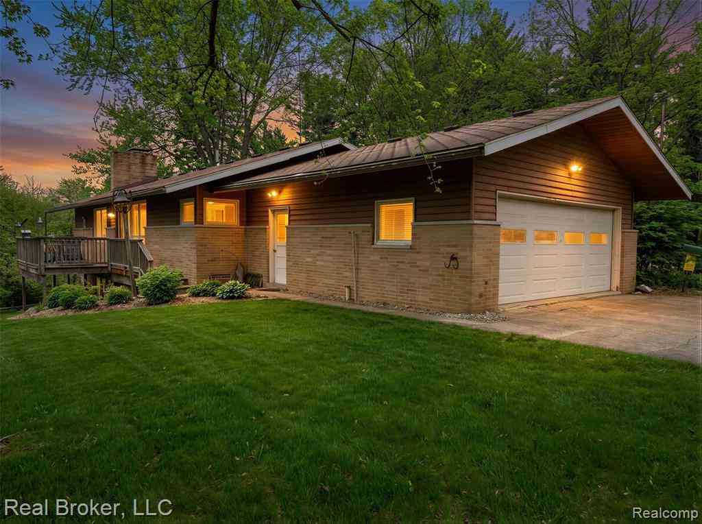 Homes For Sale - 1802 N Elba Road <br/> Lapeer, MI 48446