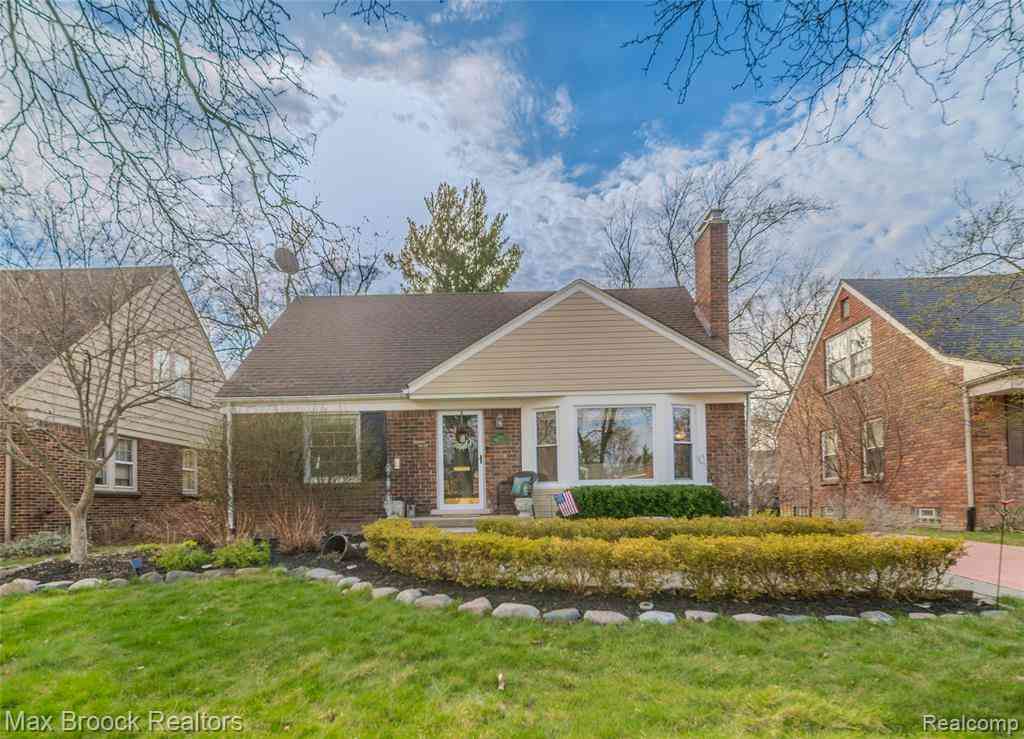 Homes For Sale - 1633 Edgewood Drive <br/> Royal Oak, MI 48067