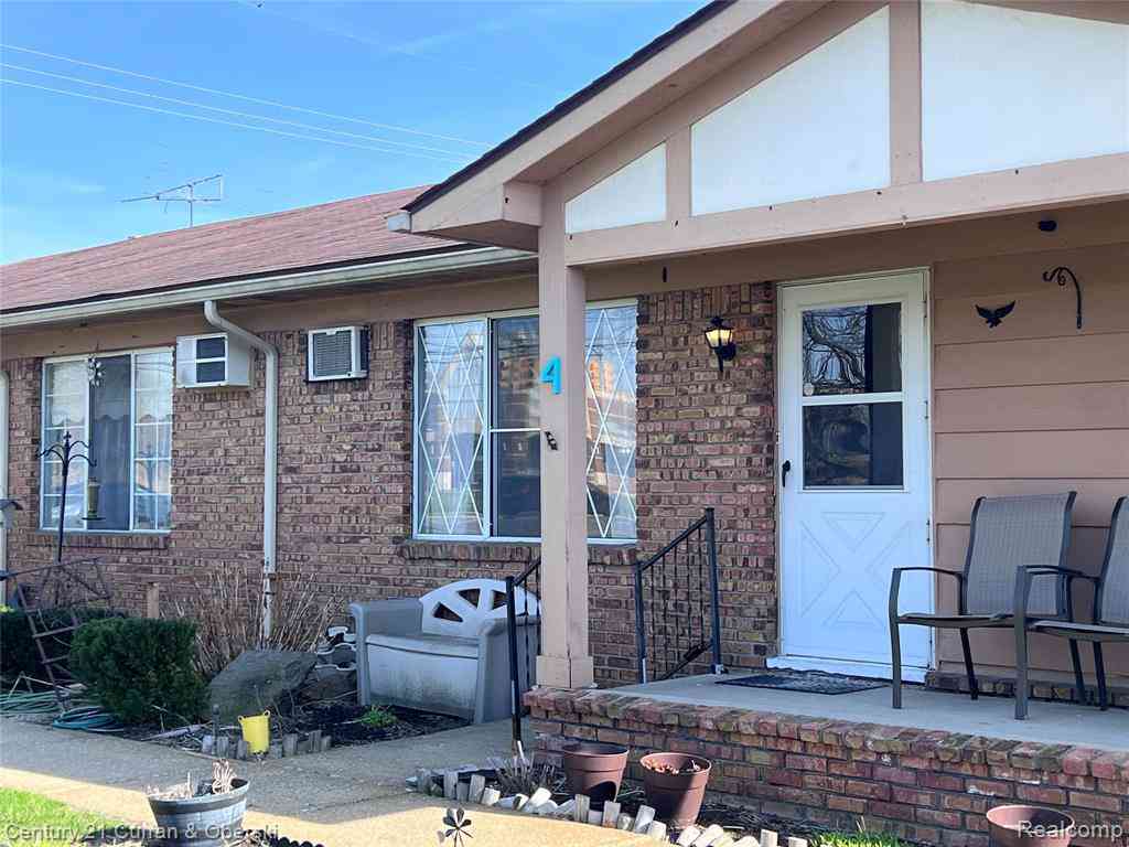 Condo For Sale - 61035 Eleven Mile Road  #4<br/> South Lyon, MI 48178