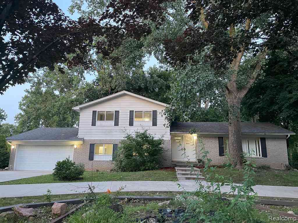 Homes For Sale - 7421 Heather Heath  <br/> West Bloomfield, MI 48322