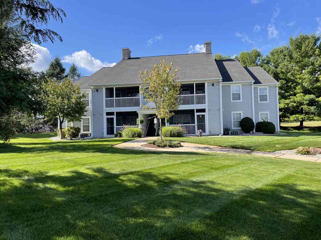 Condo For Sale - 732 W Barrington Circle <br/> Jackson, MI 49203