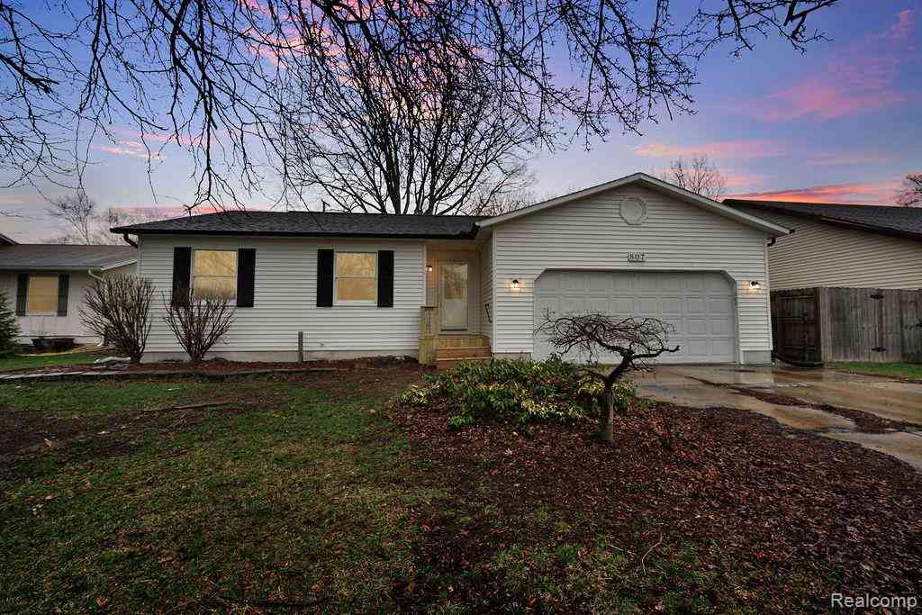 Homes For Sale - 807 Saint Bernard Street <br/> Marysville, MI 48040