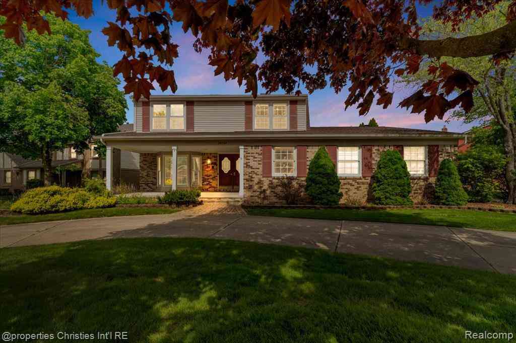 Homes For Sale - 24944 Arden Park Drive <br/> Oakland County, Farmington Hills, MI 48336