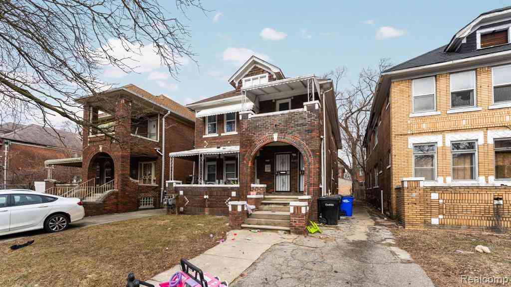 Homes For Sale - 2962 Fullerton  <br/> Detroit, MI 48238