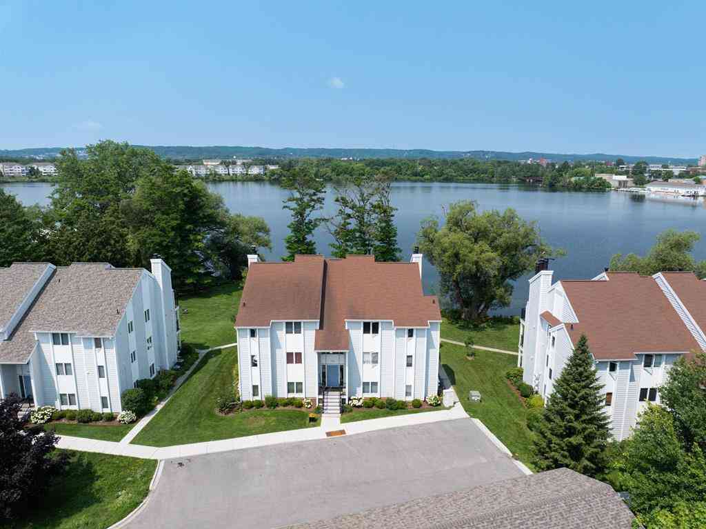 Condo For Sale - 730 Centre Place <br/> Traverse City, MI 49686