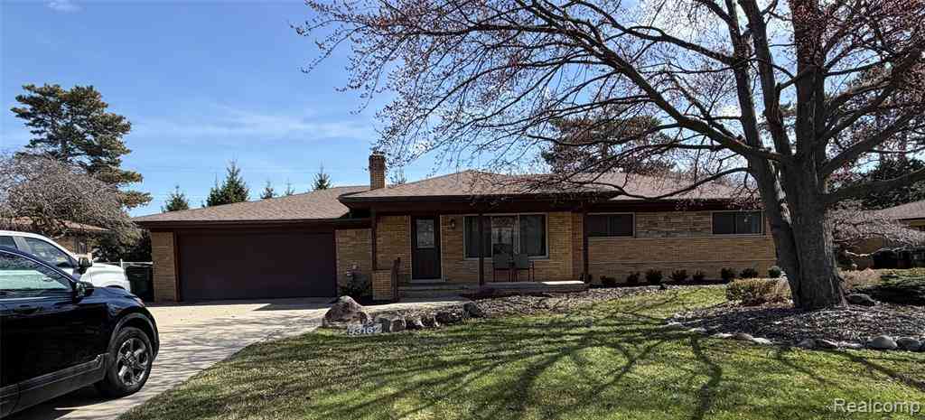 Homes For Sale - 53162 Briar Drive <br/> Shelby Twp, MI 48316