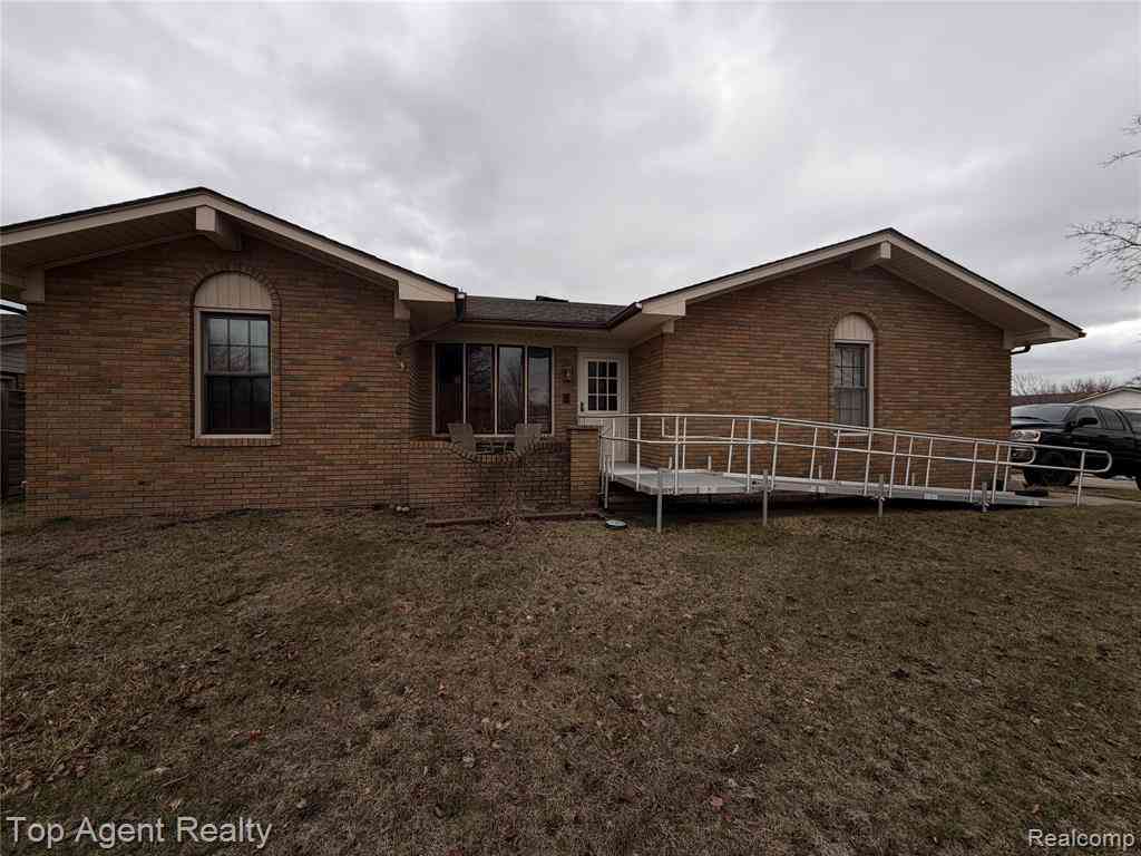 Homes For Sale - 18169 Riverhill Drive <br/> Macomb, MI 48044