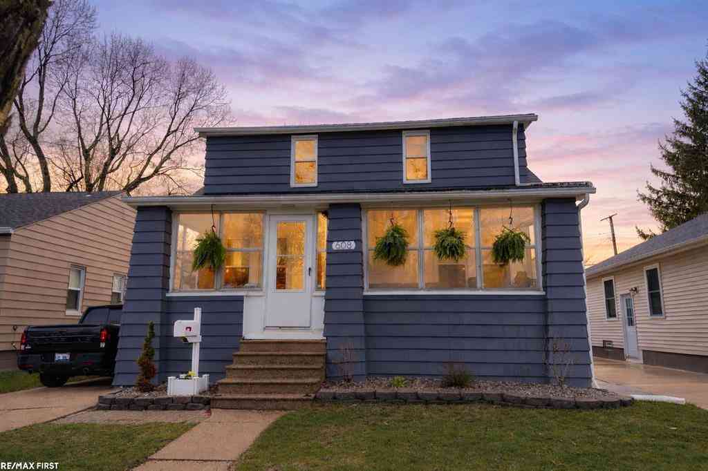 Homes For Sale - 608 S Edgeworth Avenue <br/> Royal Oak, MI 48067