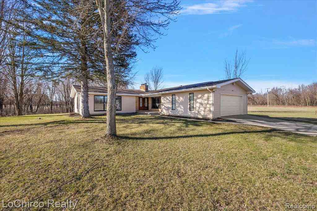 Homes For Sale - 8603 N Owosso Road <br/> Livingston County, Fowlerville, MI 48836
