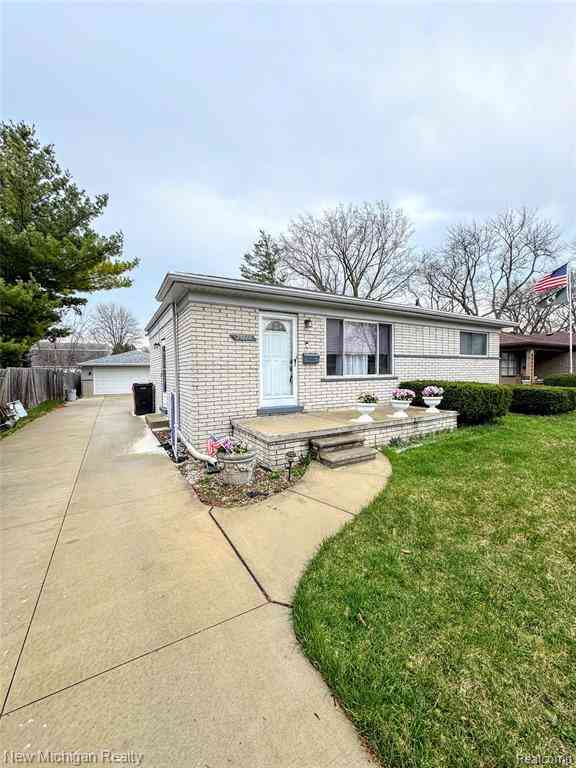 Homes For Sale - 25888 Carl Street <br/> Macomb County, Roseville, MI 48066