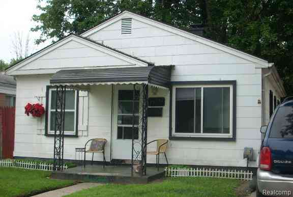Homes For Sale - 13772 Hendricks Avenue <br/> Warren, MI 48089