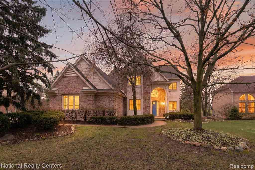 Homes For Sale - 22270 Boulder Drive <br/> Farmington, MI 48335