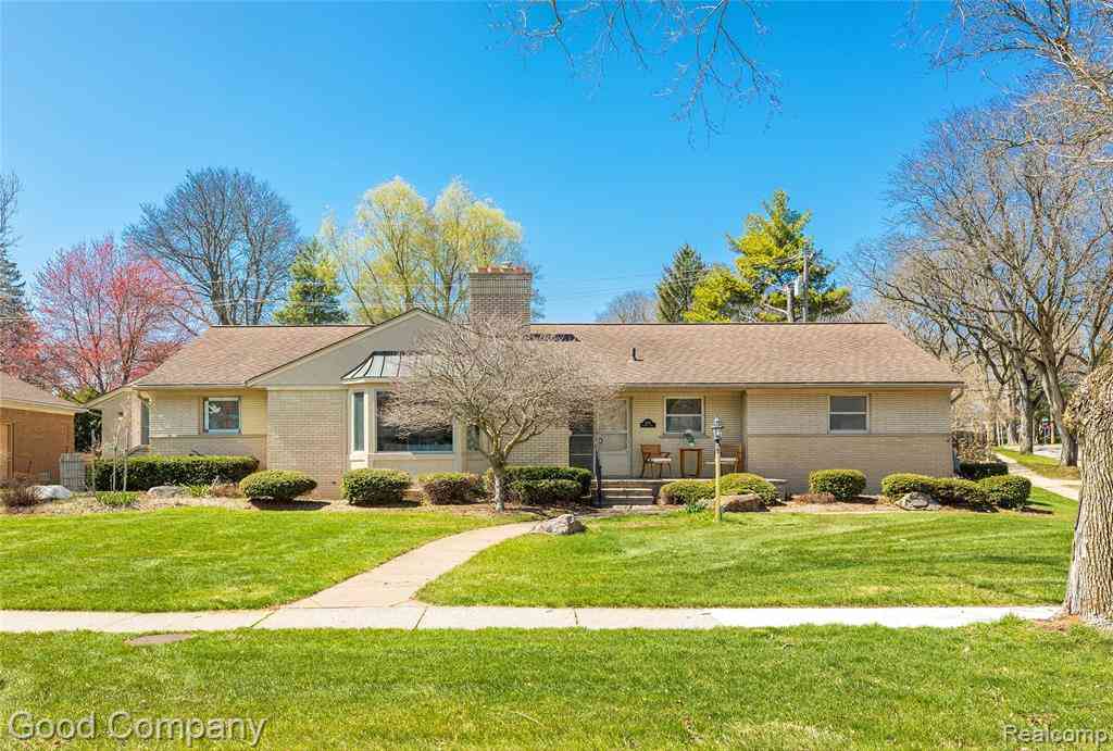 Homes For Sale - 2135 Vinsetta Boulevard <br/> Royal Oak, MI 48073