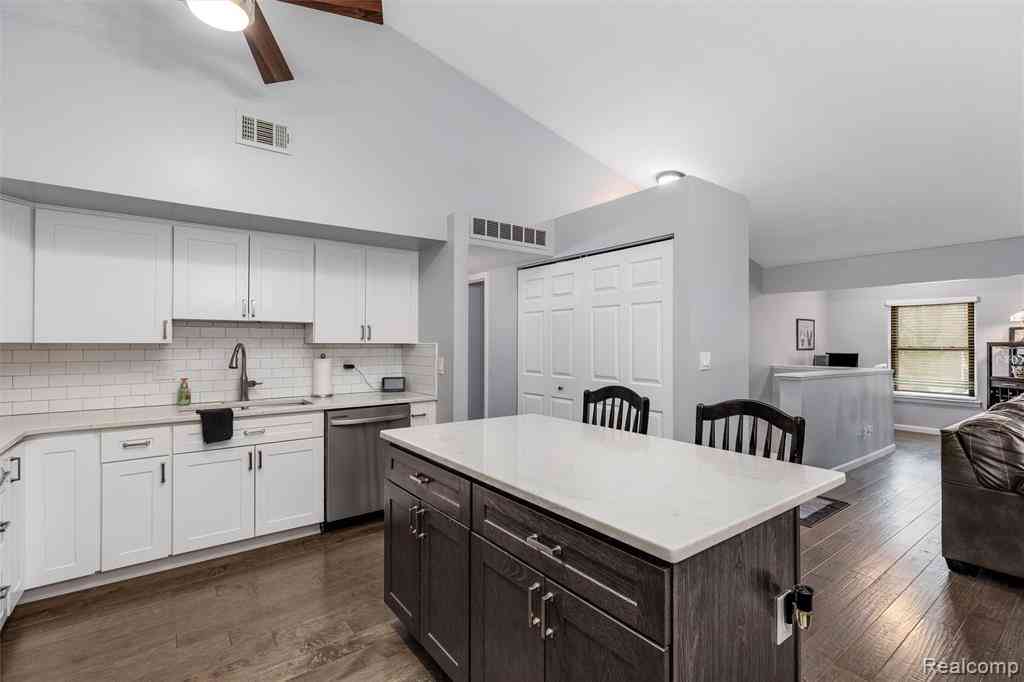 Condo For Sale - 19567 Northridge Drive <br/> Northville, MI 48167