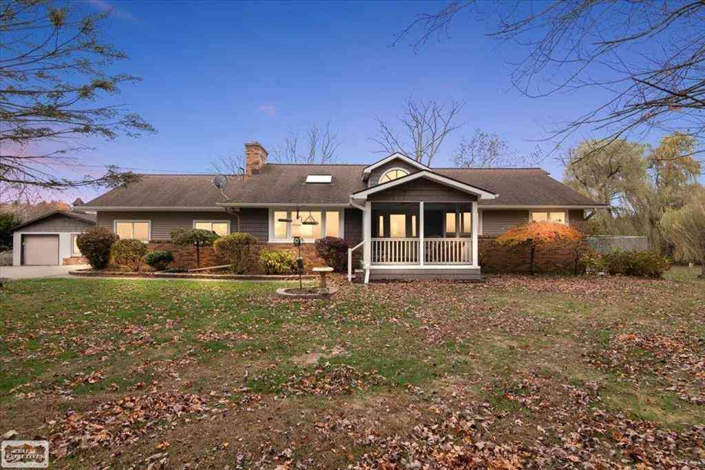 Homes For Sale - 9800 Coon Hill Rd Road <br/> Jackson County, Munith, MI 49259