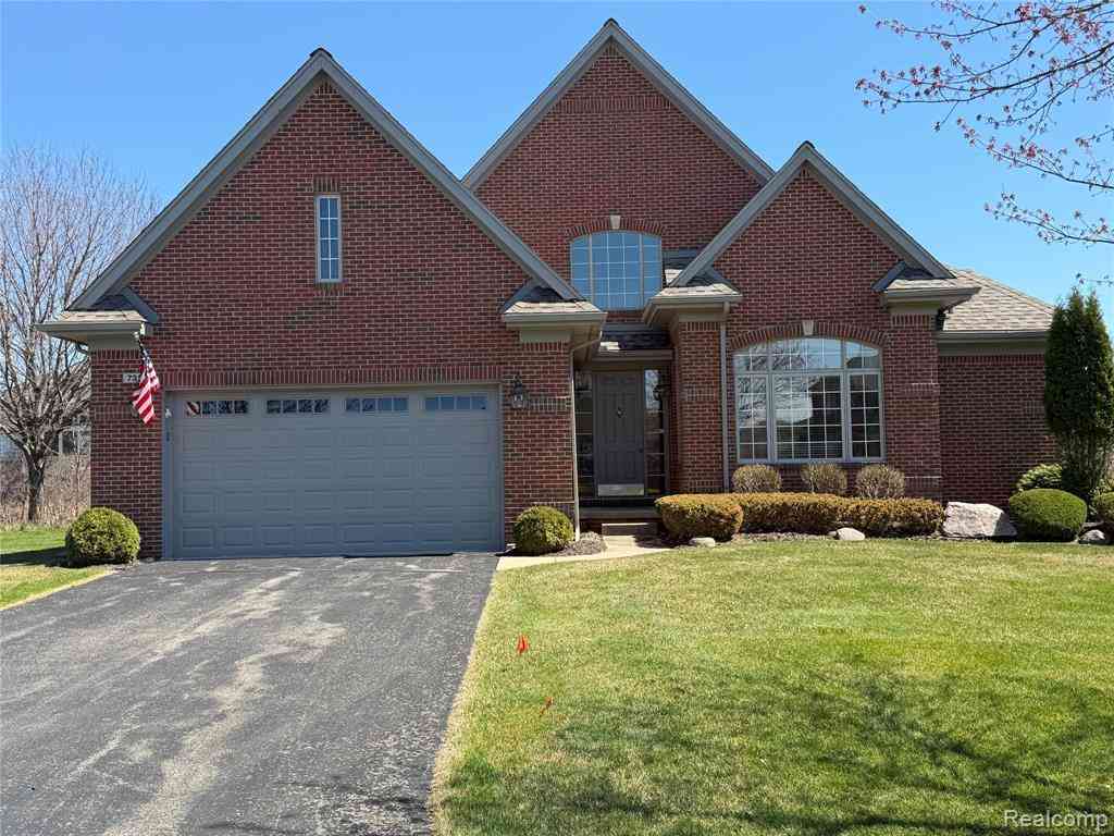 Condo For Sale - 7350 Pine Vista Drive <br/> Brighton, MI 48116