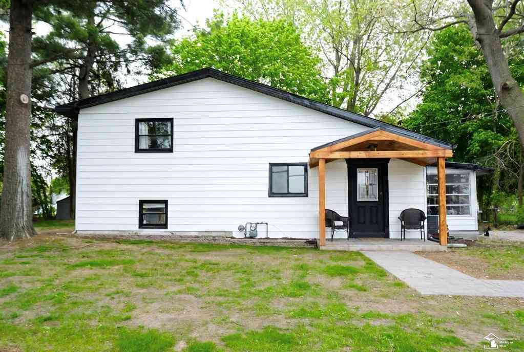 Homes For Sale - 7252 Douglas Road <br/> Monroe County, Lambertville, MI 48144