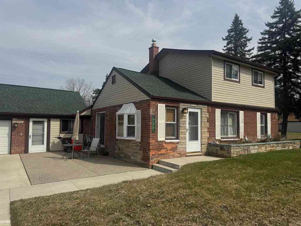 Homes For Sale - 8233 Wilson Drive <br/> Shelby Twp, MI 48316