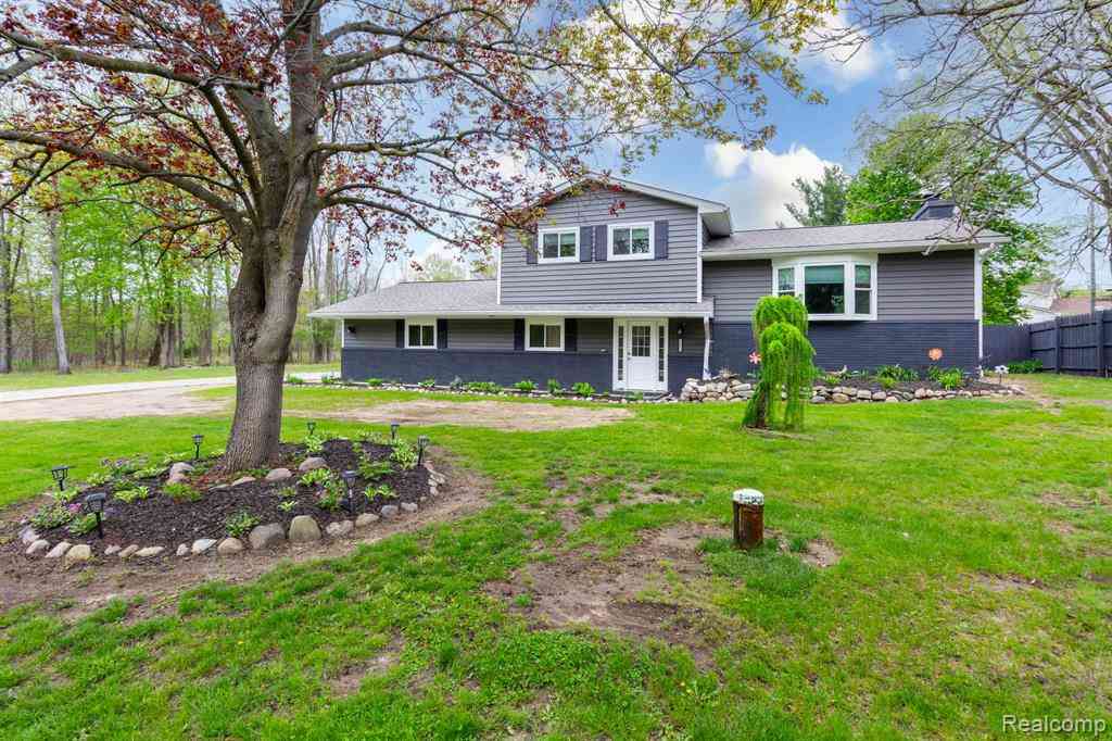 Homes For Sale - 1337 Haines Road <br/> Lapeer, MI 48446