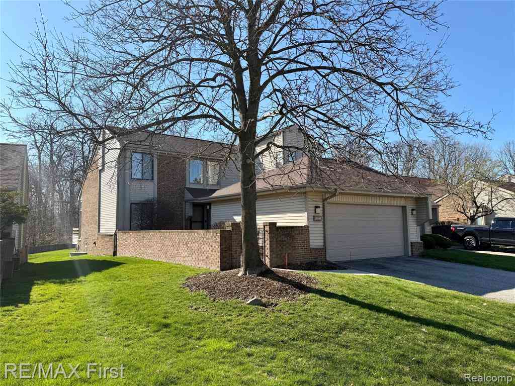 Condo For Sale - 29349 W Chanticleer Drive <br/> Southfield, MI 48034