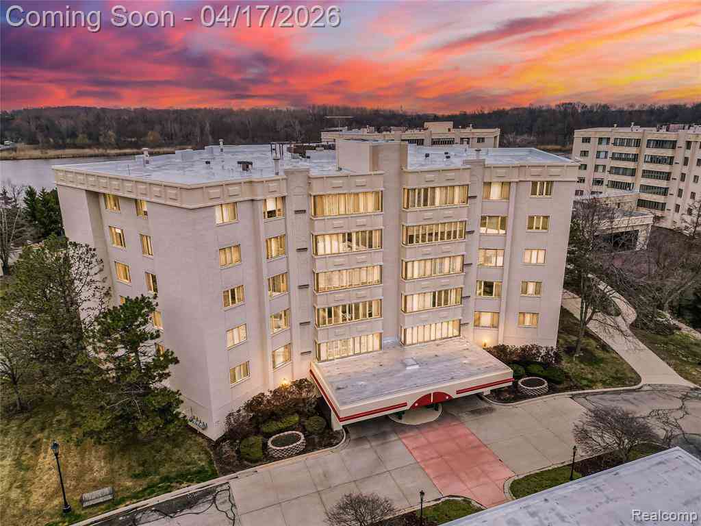 Condo For Sale - 43000 12 Oaks Crescent Drive  #5022<br/> Novi, MI 48377