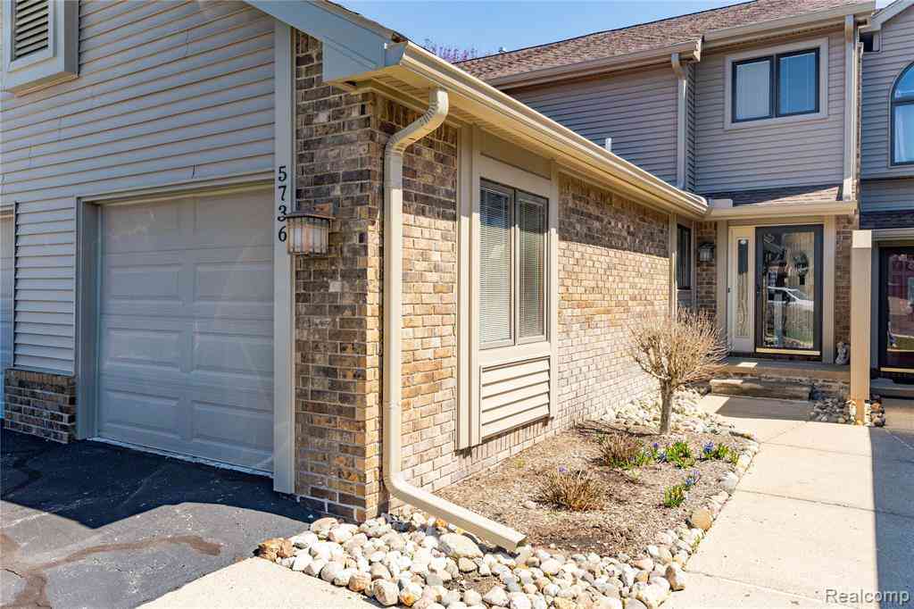 Condo For Sale - 5736 Leeward Court <br/> Clarkston, MI 48346