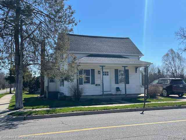 Homes For Sale - 105 S Court Street <br/> Lapeer, MI 48446