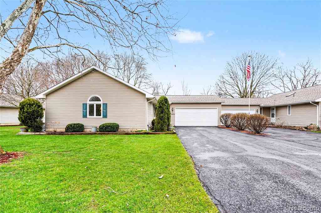 Condo For Sale - 11676 Hawthorne Glen Drive <br/> Grand Blanc, MI 48439