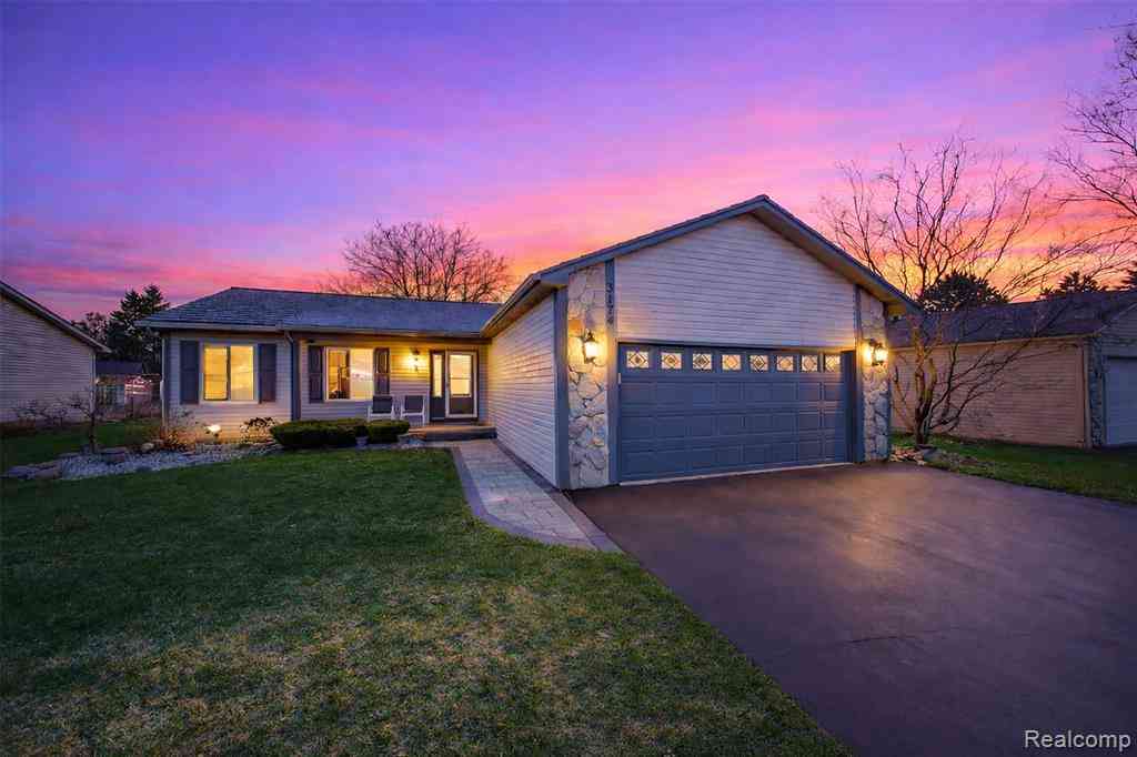 Homes For Sale - 3174 Pirrin Drive <br/> Oakland County, Waterford, MI 48329