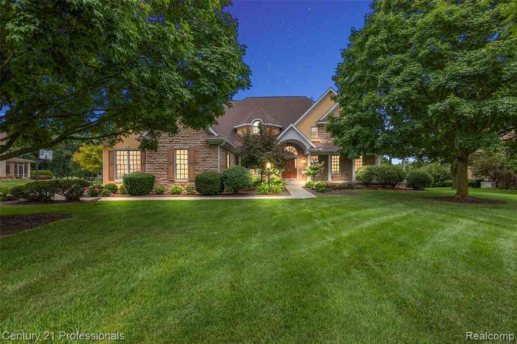 Homes For Sale - 9310 Fairway Trail <br/> Grand Blanc, MI 48439