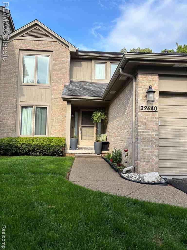 Condo For Sale - 29640 Vista Court <br/> Farmington Hills, MI 48331
