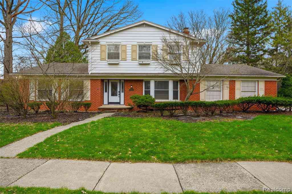 Homes For Sale - 27772 Santa Barbara Drive <br/> Lathrup Village, MI 48076