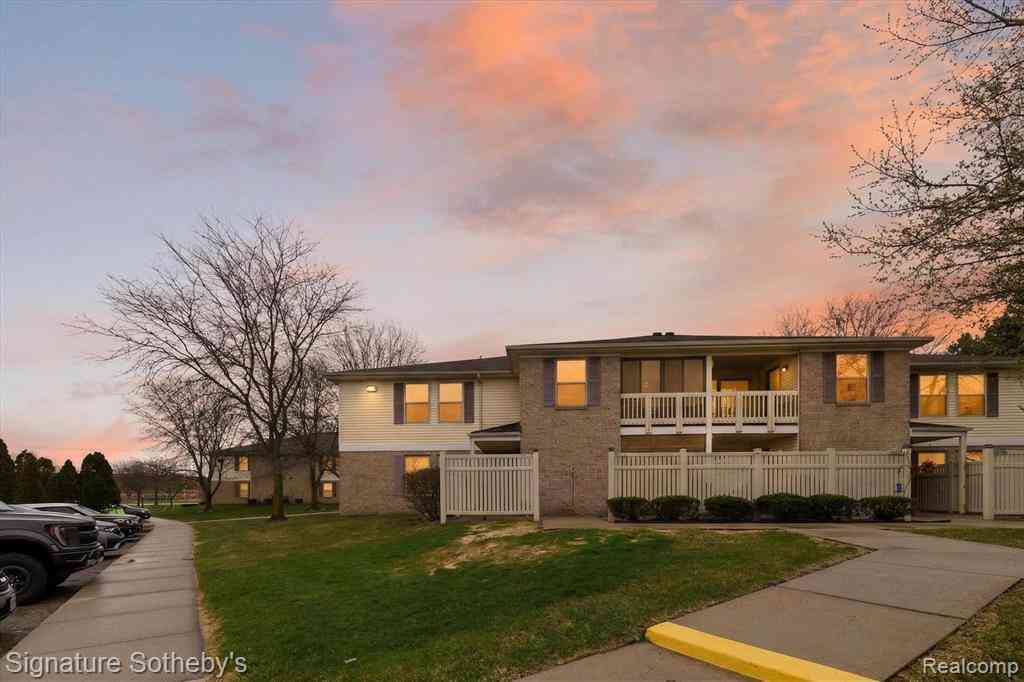 Condo For Sale - 61031 Greenwood Drive <br/> South Lyon, MI 48178