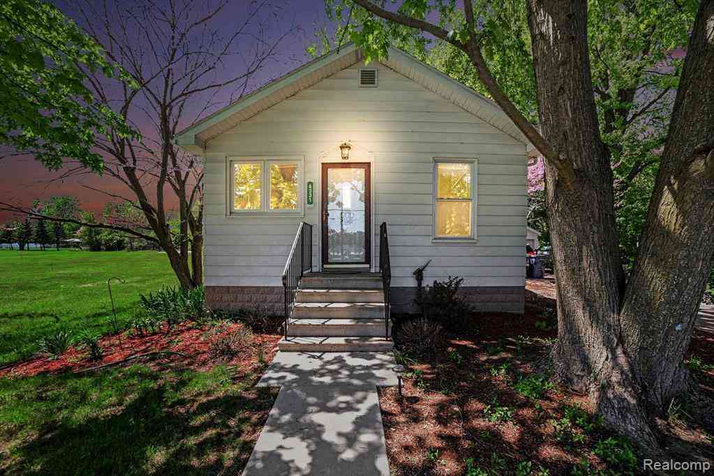 Homes For Sale - 4331 N Michigan Avenue <br/> Saginaw, MI 48604
