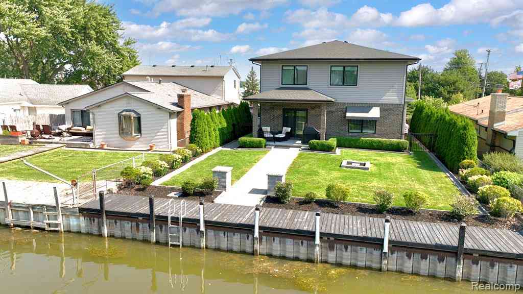 Homes For Sale - 39611 Lakeshore Drive <br/> Harrison Township, MI 48045