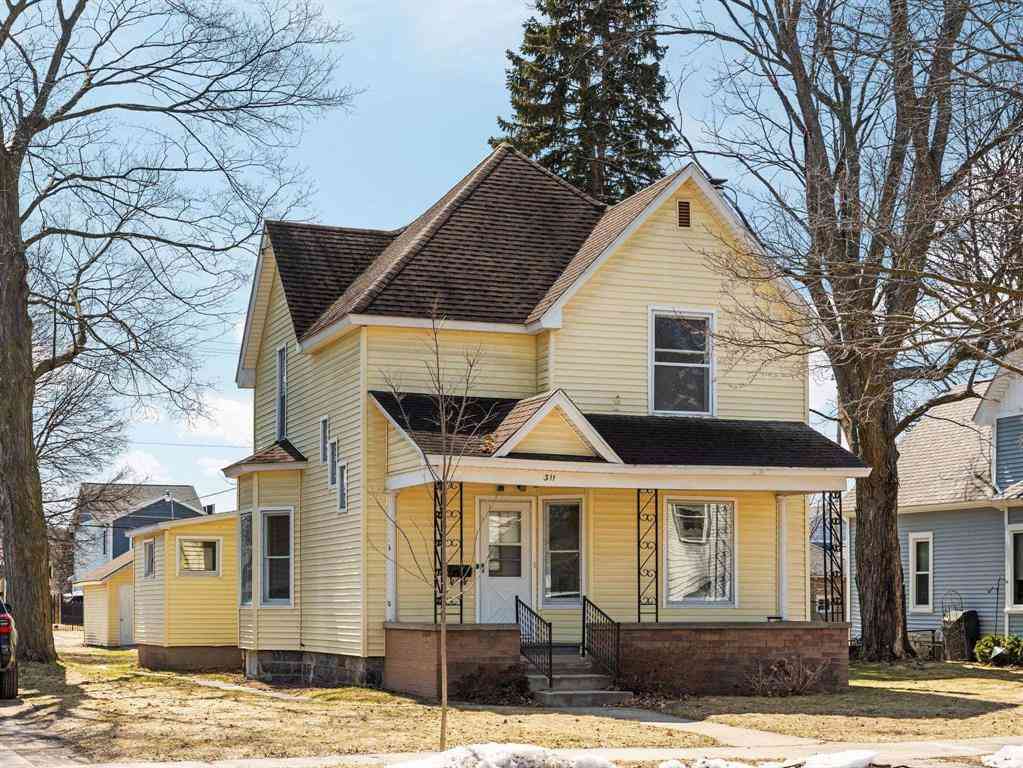 Homes For Sale - 311 W Twelfth Street <br/> Traverse City, MI 49684